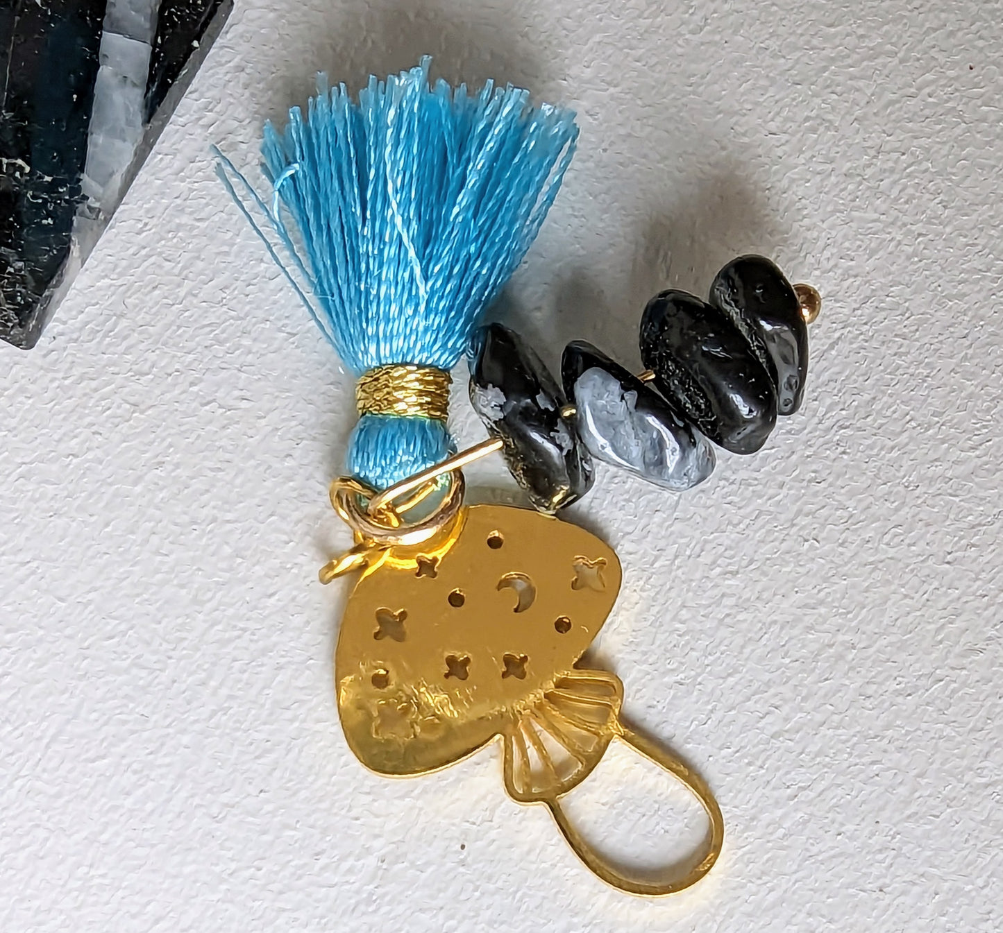 Collier champignon en obsidienne flocon de neige