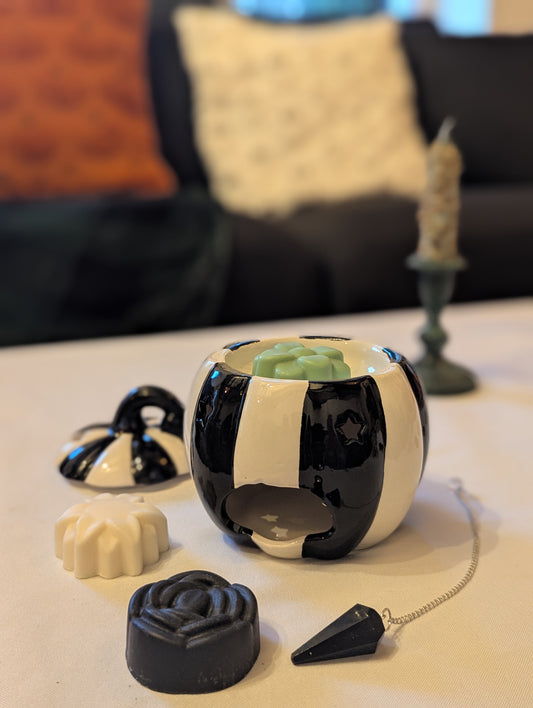 Brûle-parfum citrouille à rayures noir et blanc