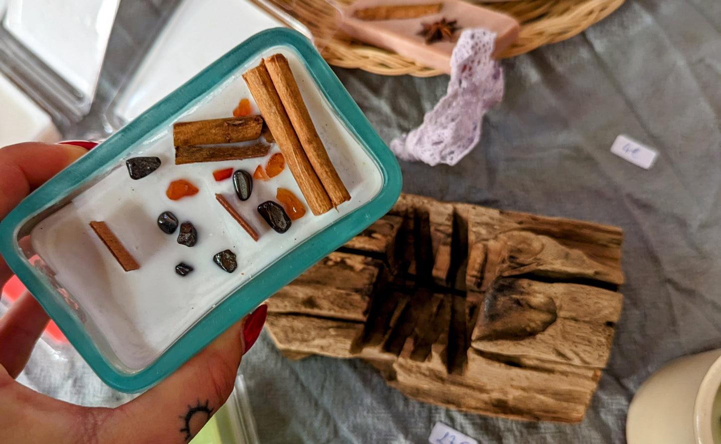 Bougie Près de l'âtre en verre soufflé et bois