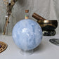 Sphère en calcite bleue