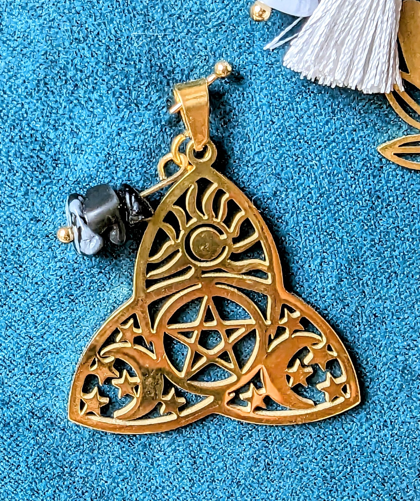 Collier triquetra mystique en obsidienne flocon de neige