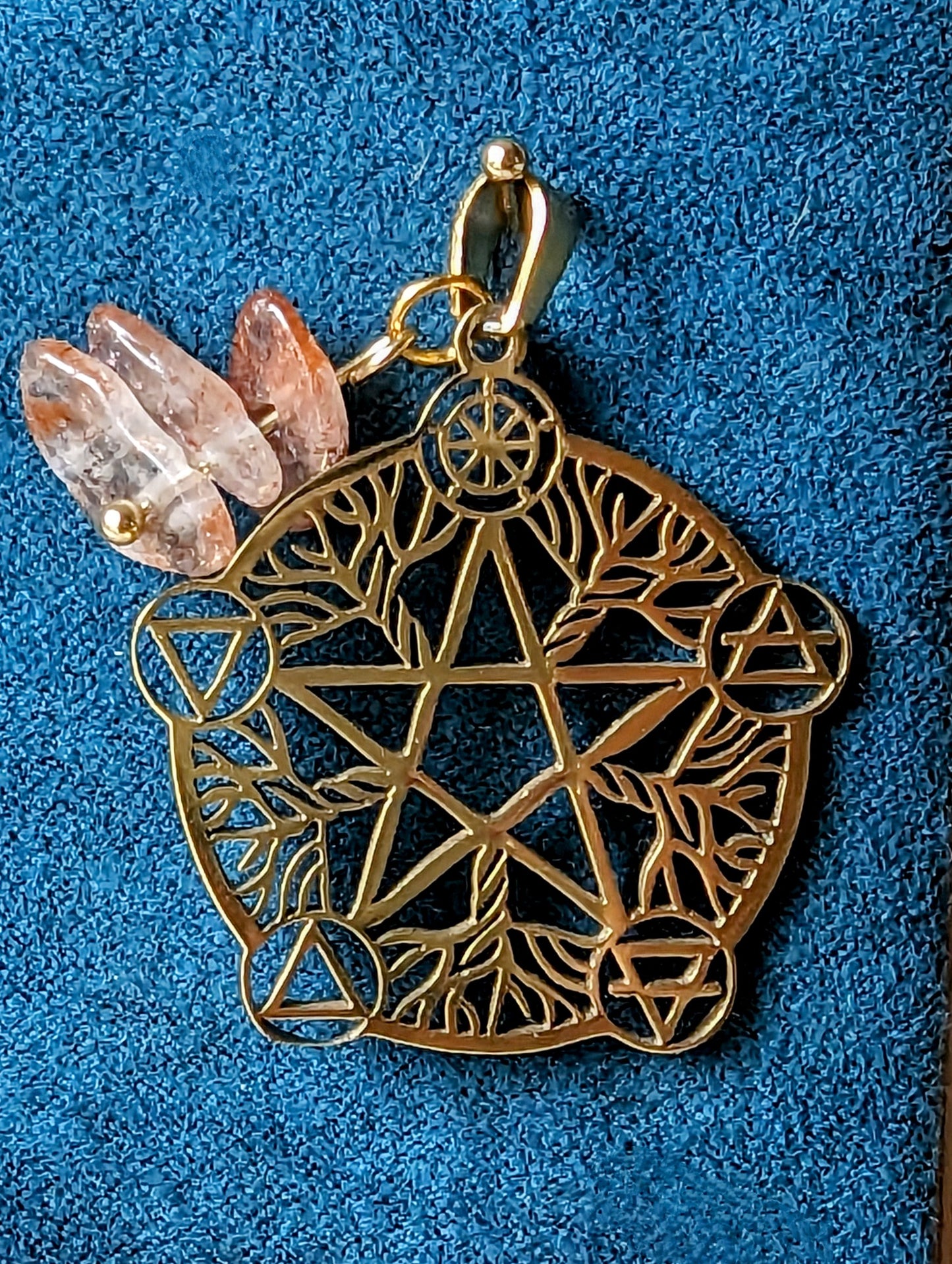 Collier pentacle et 5 éléments en pierres de soleil