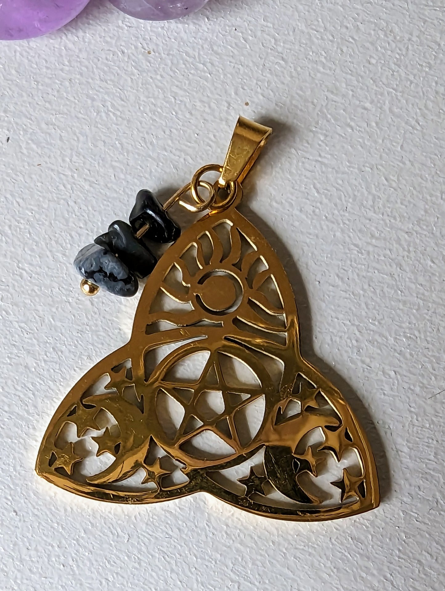 Collier triquetra mystique en obsidienne flocon de neige