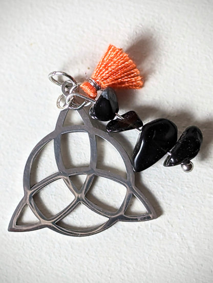 Collier triquetra en obsidienne flocon de neige