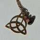 Collier triquetra en unakite