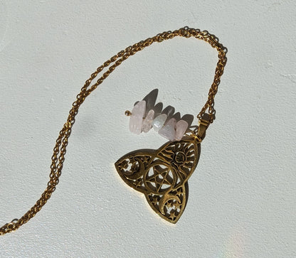 Collier Triquetra Mystique en Morganite – Talisman et bijou rituel ésotérique