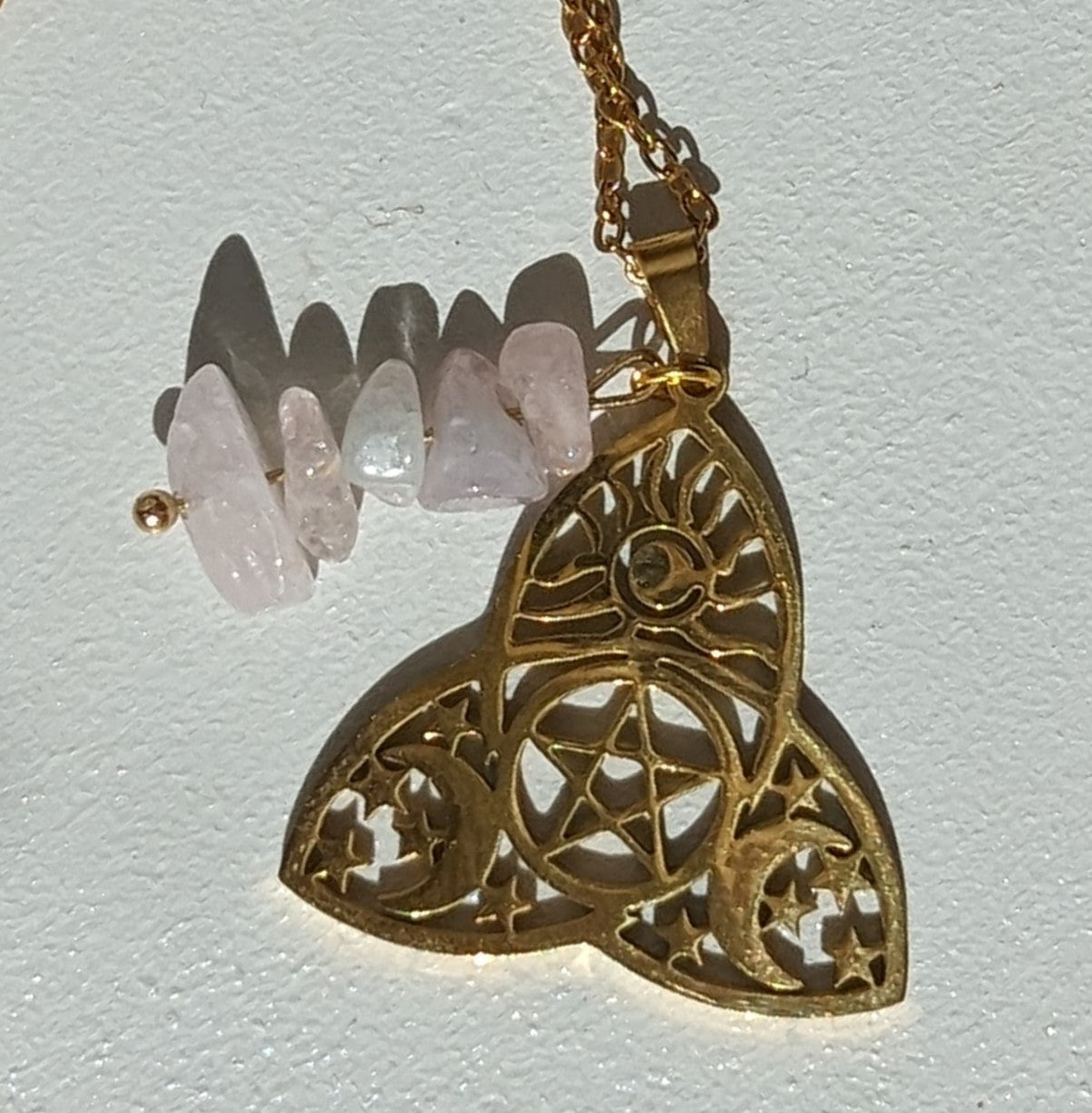 Collier triquetra mystique en morganite