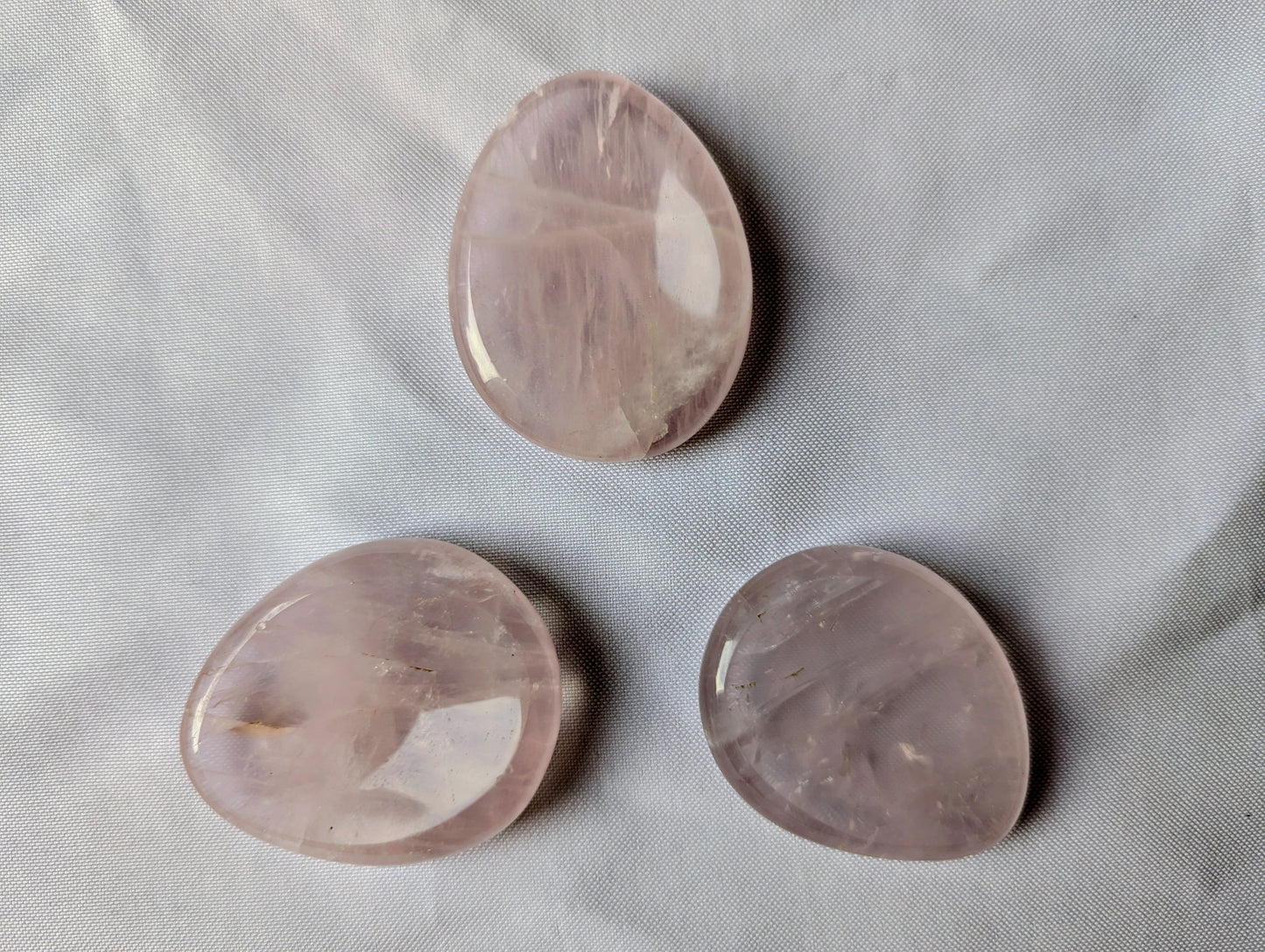 Galet anti‑stress Quartz Rose – Apaisement et sérénité